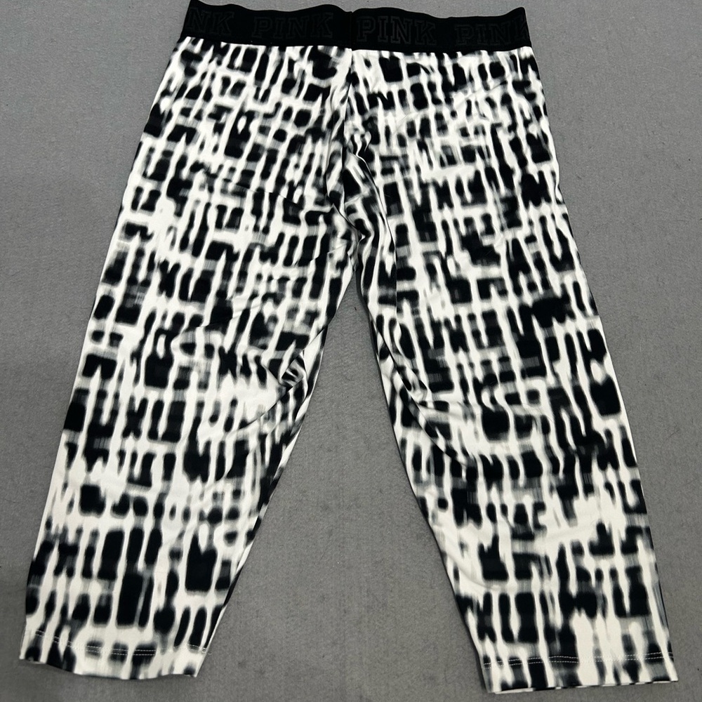 Women’s PINK Ultimate Victoria’s Secret Black White Athletic Capris Size Large